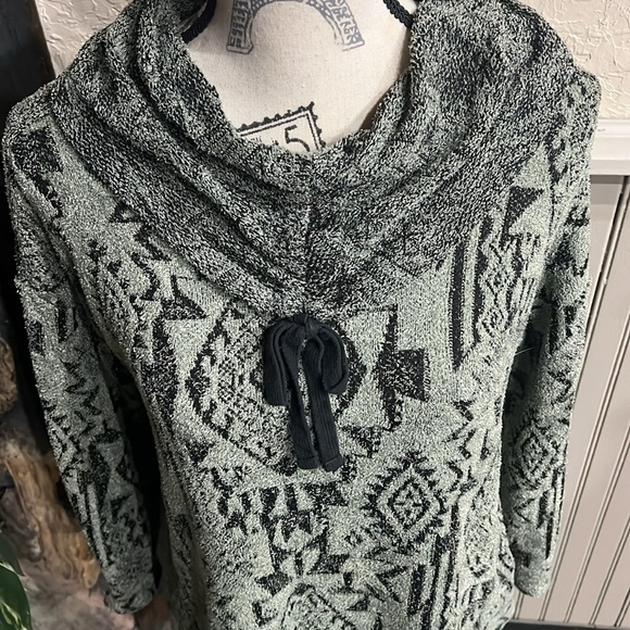 One World Top - Picture 2 of 6